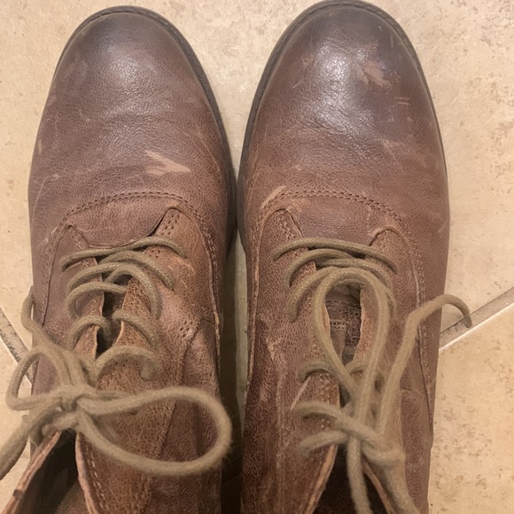 Lucky brand burnish toe leather extreme distress boots. Gals who get it get it! - Picture 7 of 11